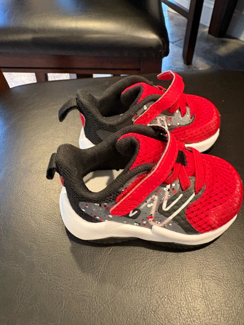 New Balance Rave Run Red and Black Kids Sneakers with Velcro Strap Never Worn